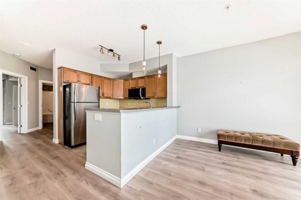 2-132 Rockyledge View Nw, Calgary, AB - Indoor Photo Showing Kitchen