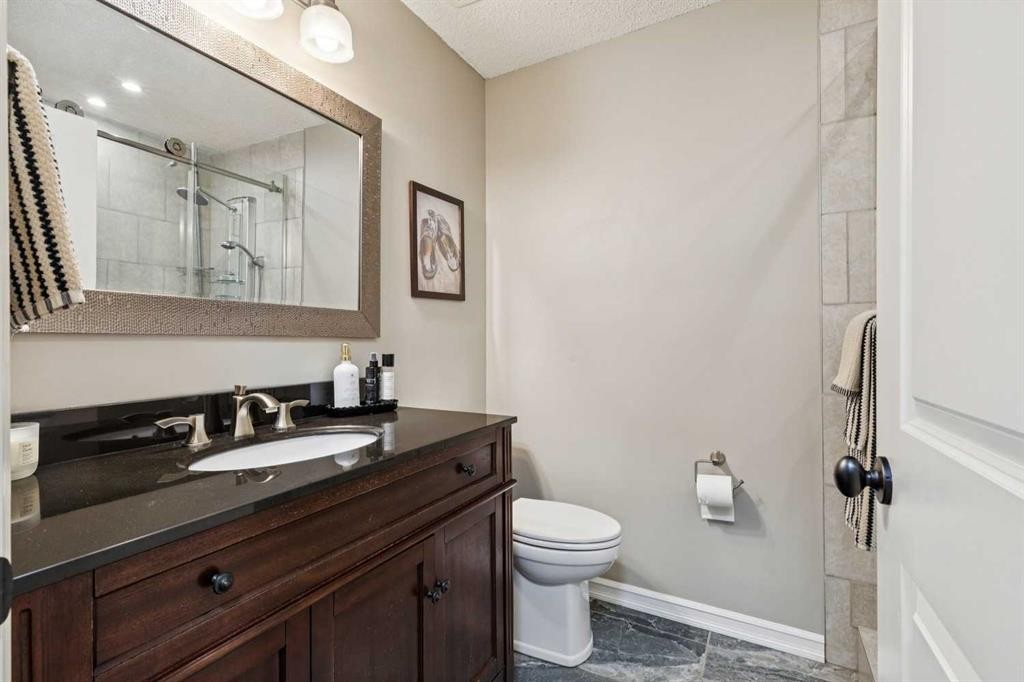 256 Sirocco Place Sw, Calgary, AB - Indoor Photo Showing Bathroom