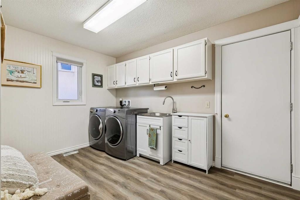256 Sirocco Place Sw, Calgary, AB - Indoor Photo Showing Laundry Room