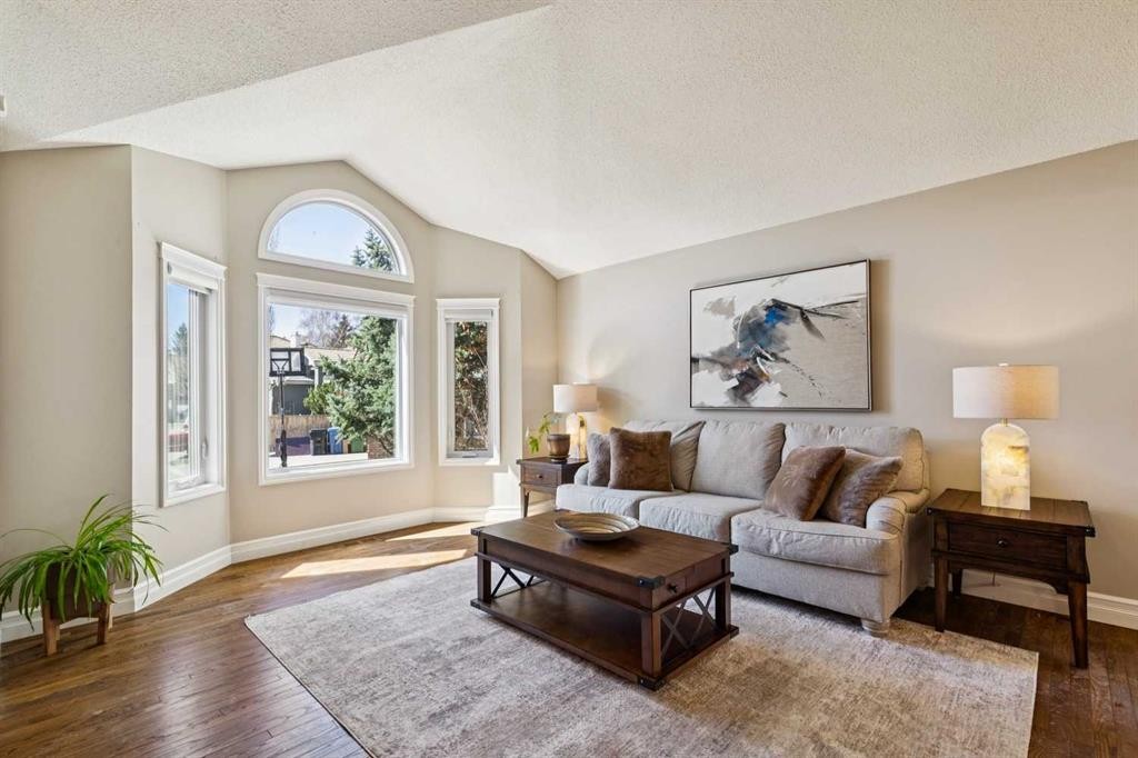 256 Sirocco Place Sw, Calgary, AB - Indoor Photo Showing Living Room