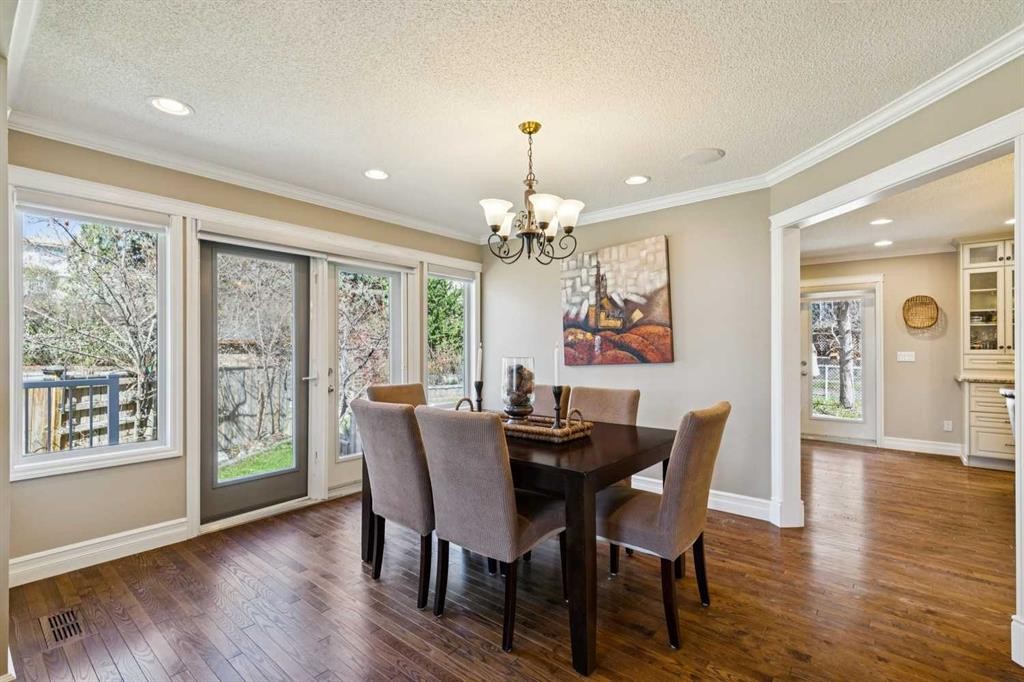 256 Sirocco Place Sw, Calgary, AB - Indoor Photo Showing Dining Room