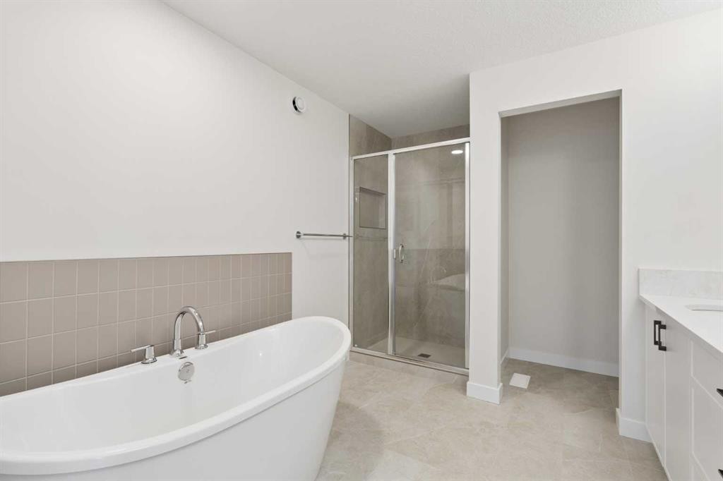 120 Creekstone Circle Sw, Calgary, AB - Indoor Photo Showing Bathroom