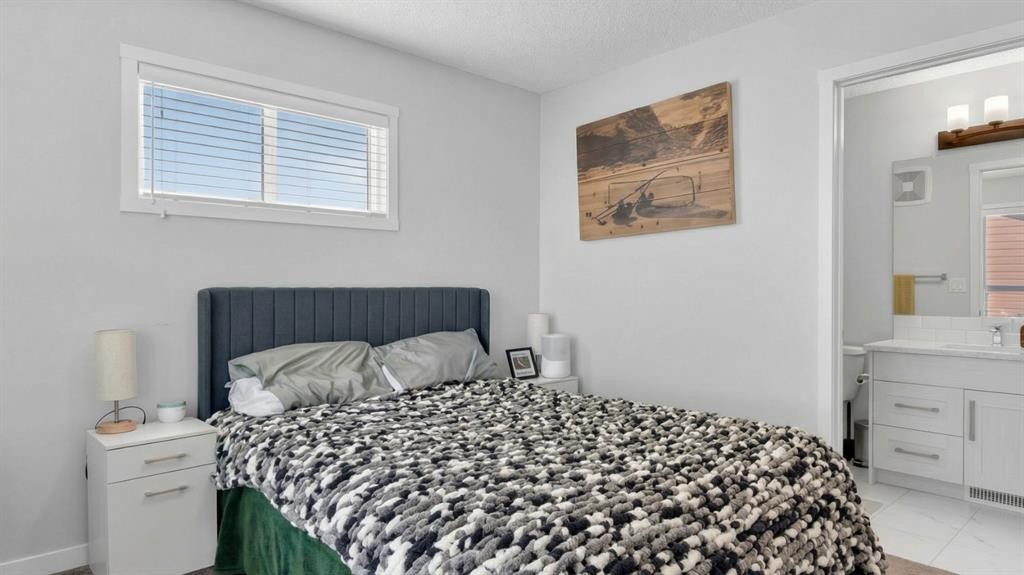 220 Harvest Grove Walk Ne, Calgary, AB - Indoor Photo Showing Bedroom