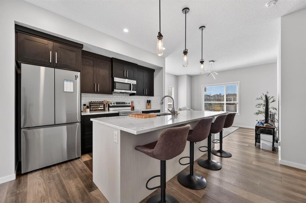 220 Harvest Grove Walk Ne, Calgary, AB - Indoor Photo Showing Kitchen With Upgraded Kitchen