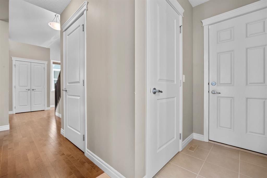 40 Masters Common Se, Calgary, AB - Indoor Photo Showing Other Room
