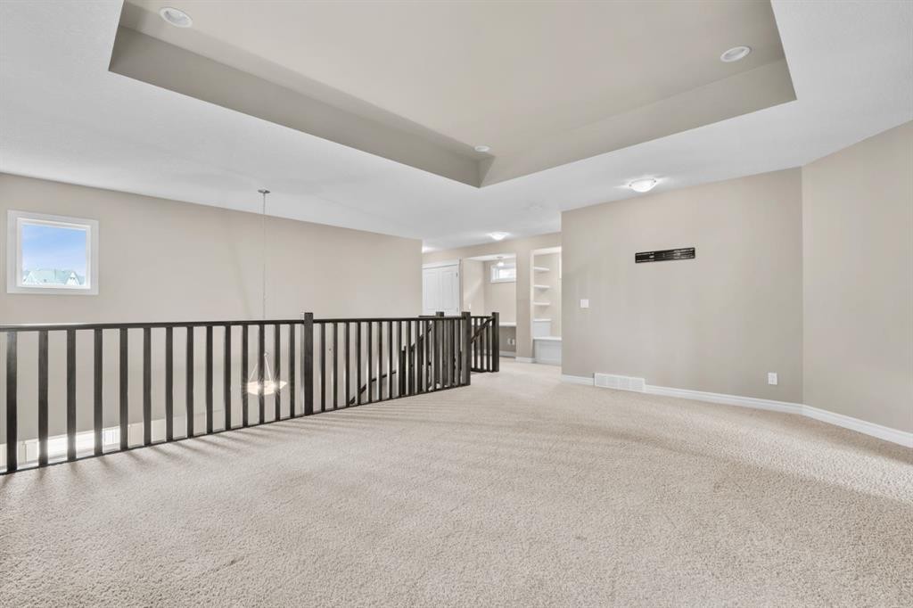 40 Masters Common Se, Calgary, AB - Indoor Photo Showing Other Room