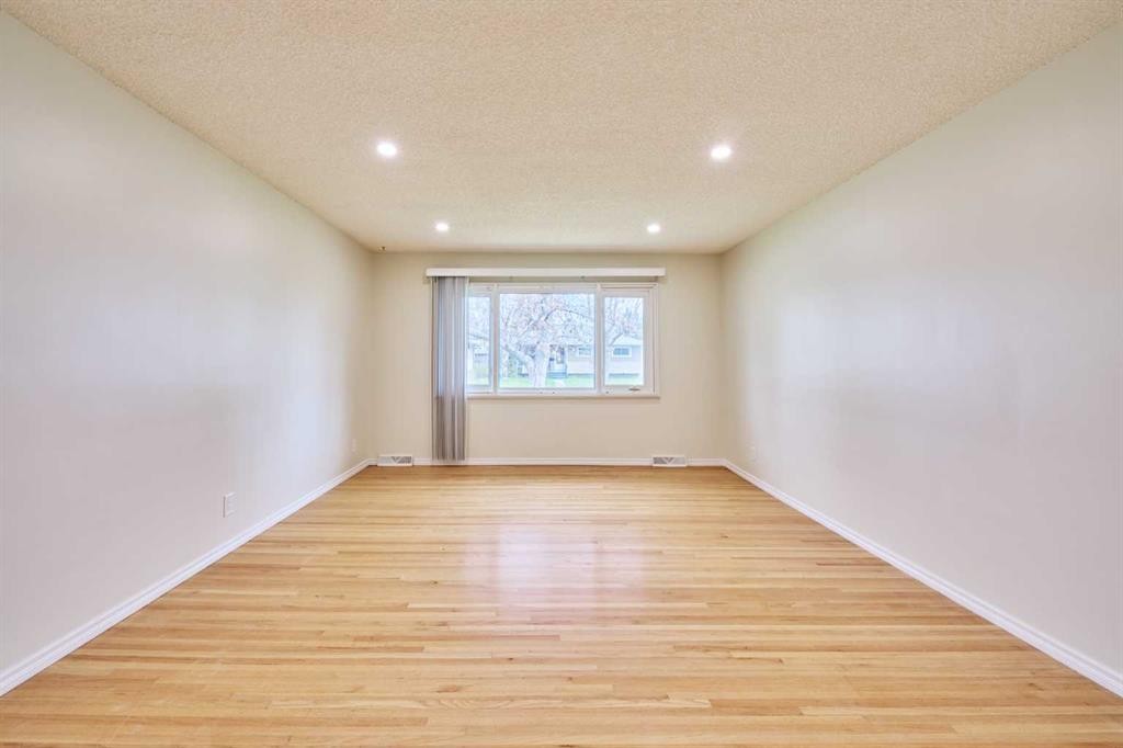 2733 Brecken Road Nw, Calgary, AB - Indoor Photo Showing Other Room
