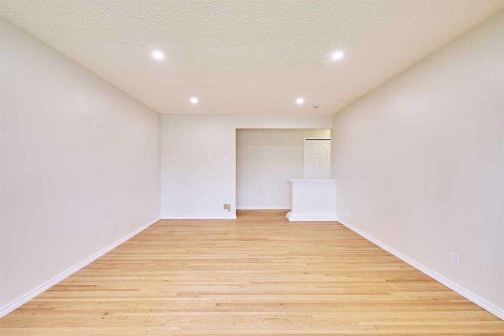 2733 Brecken Road Nw, Calgary, AB - Indoor Photo Showing Other Room