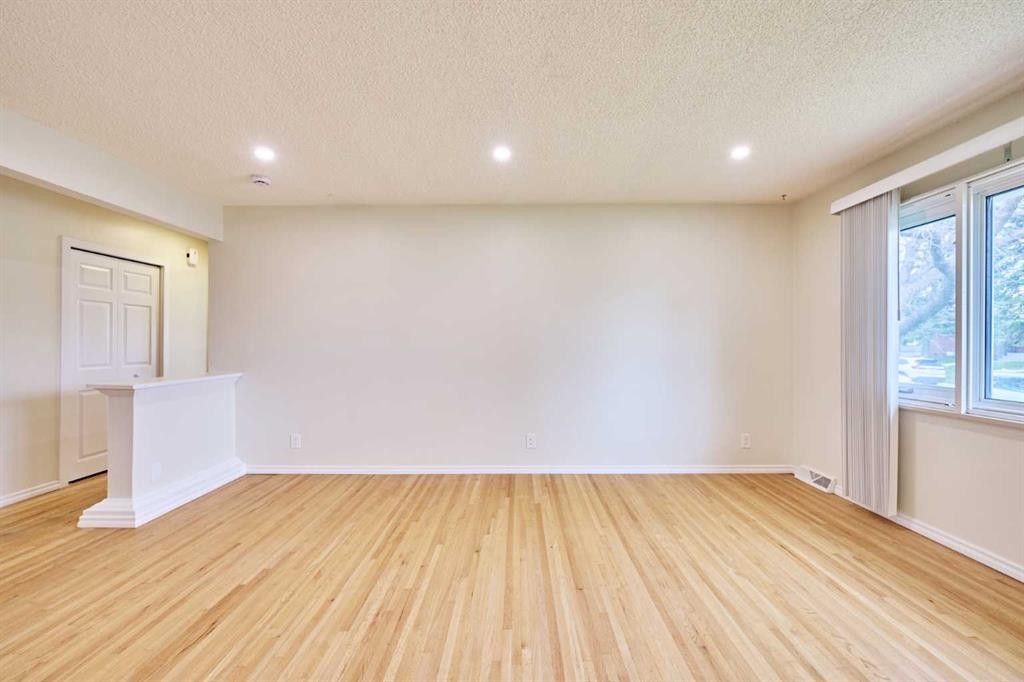 2733 Brecken Road Nw, Calgary, AB - Indoor