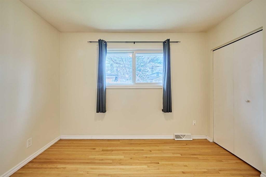 2733 Brecken Road Nw, Calgary, AB - Indoor Photo Showing Other Room