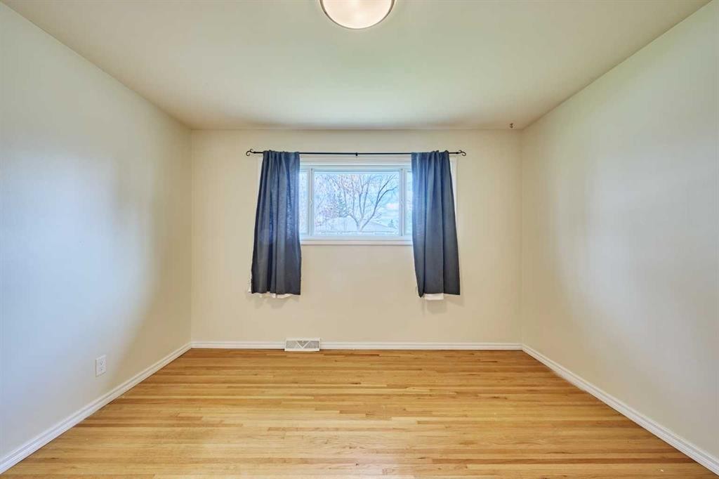 2733 Brecken Road Nw, Calgary, AB - Indoor Photo Showing Other Room