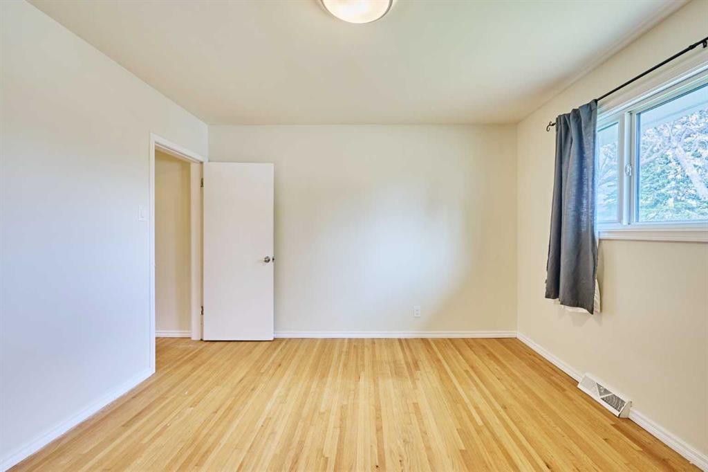 2733 Brecken Road Nw, Calgary, AB - Indoor Photo Showing Other Room