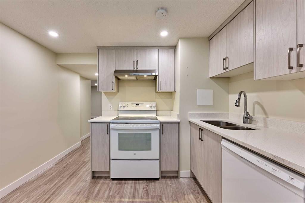 2733 Brecken Road Nw, Calgary, AB - Indoor Photo Showing Kitchen With Double Sink