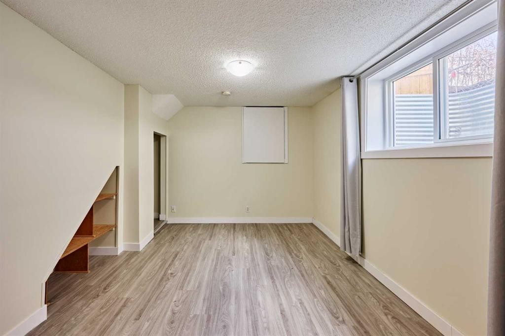 2733 Brecken Road Nw, Calgary, AB - Indoor Photo Showing Other Room