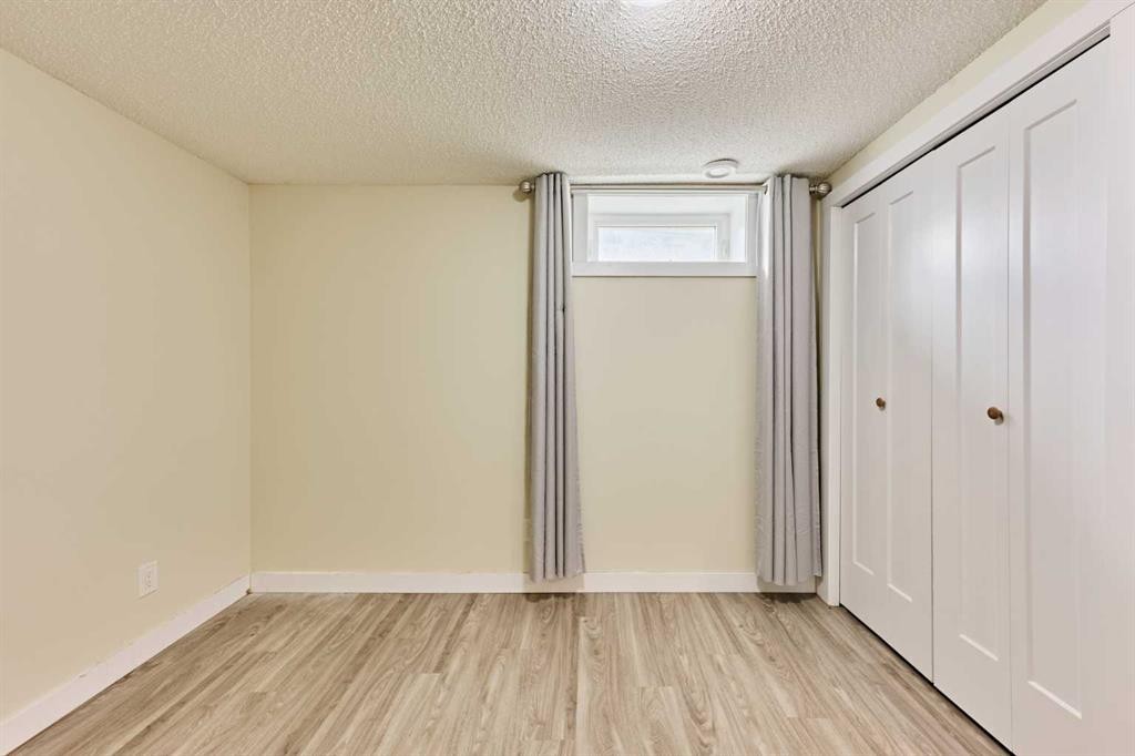 2733 Brecken Road Nw, Calgary, AB - Indoor Photo Showing Other Room