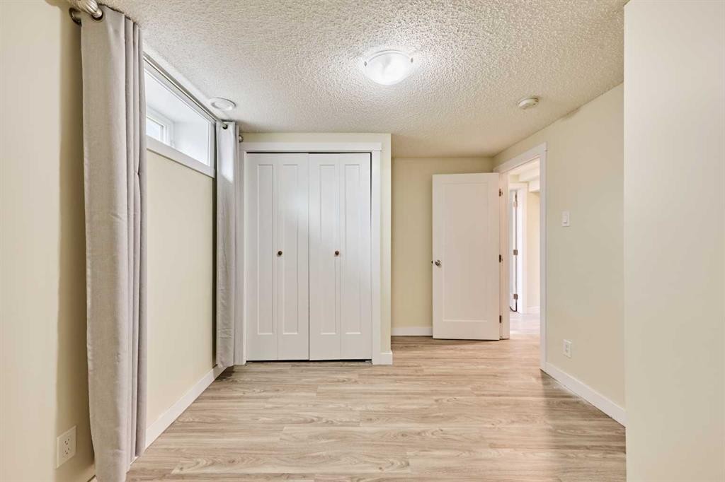 2733 Brecken Road Nw, Calgary, AB - Indoor Photo Showing Other Room