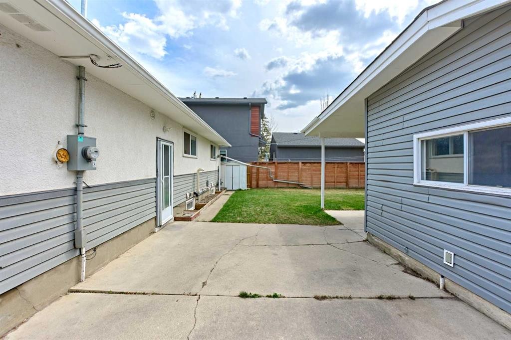 2733 Brecken Road Nw, Calgary, AB - Outdoor With Exterior