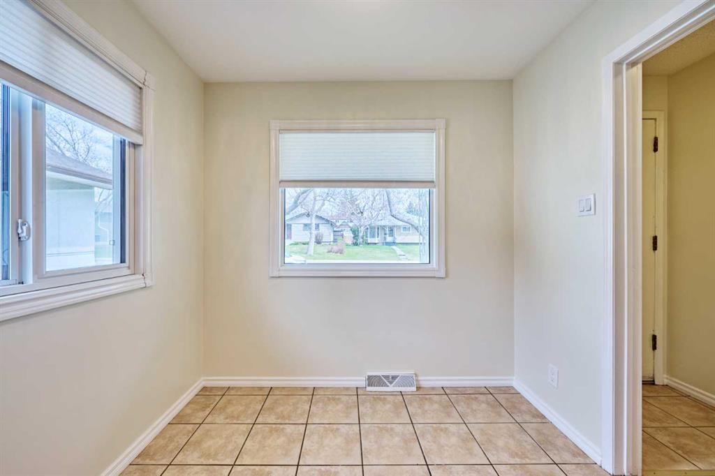 2733 Brecken Road Nw, Calgary, AB - Indoor Photo Showing Other Room