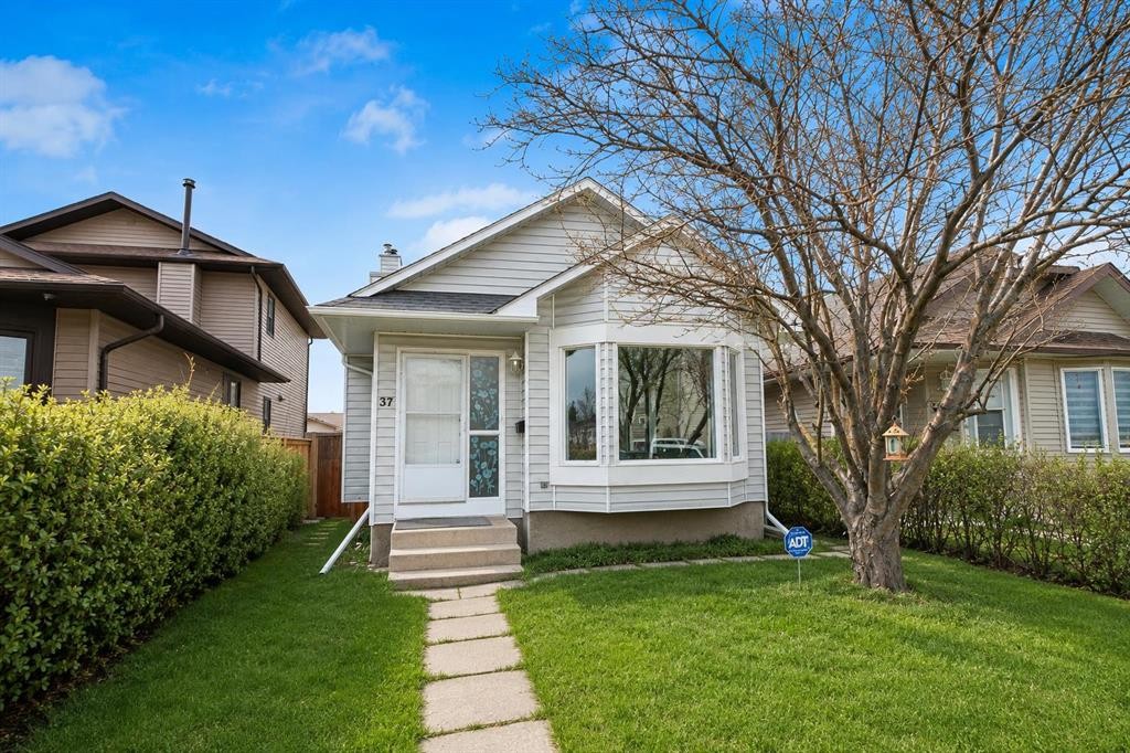 37 Martingrove Way Ne, Calgary, AB - Outdoor