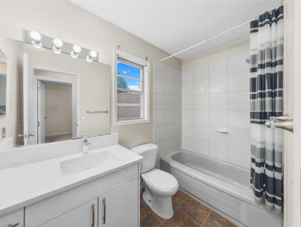 37 Martingrove Way Ne, Calgary, AB - Indoor Photo Showing Bathroom