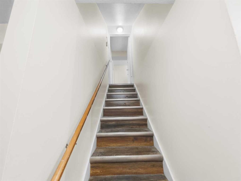 37 Martingrove Way Ne, Calgary, AB - Indoor Photo Showing Other Room