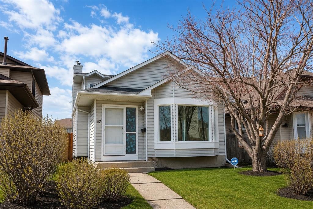 37 Martingrove Way Ne, Calgary, AB - Outdoor With Facade