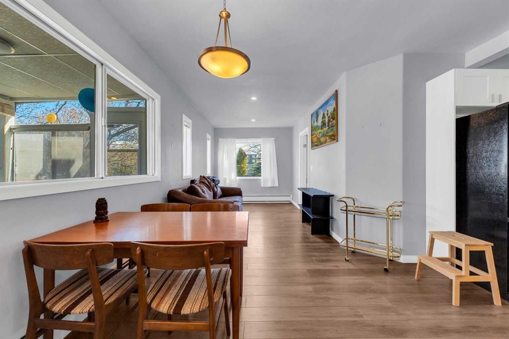 426 8 Avenue Ne, Calgary, AB - Indoor Photo Showing Dining Room