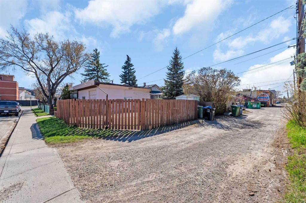 426 8 Avenue Ne, Calgary, AB - Outdoor
