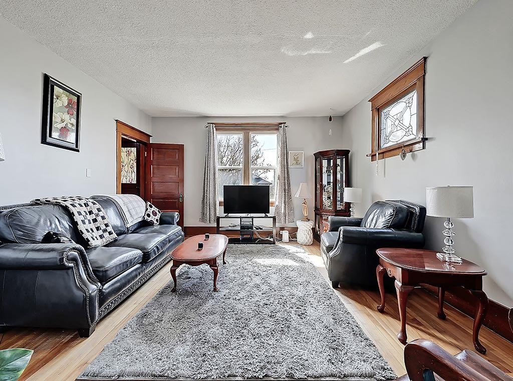 5136 54 Avenue, Stavely, AB - Indoor Photo Showing Living Room