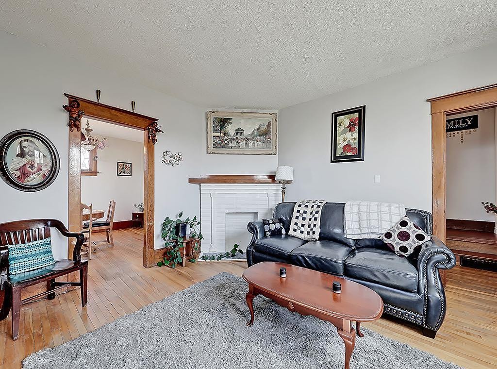 5136 54 Avenue, Stavely, AB - Indoor Photo Showing Living Room