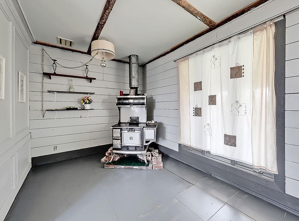 5136 54 Avenue, Stavely, AB - Indoor Photo Showing Garage