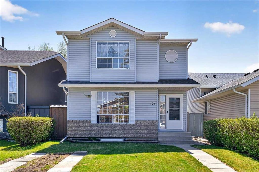 124 Martinwood Court Ne, Calgary, AB - Outdoor
