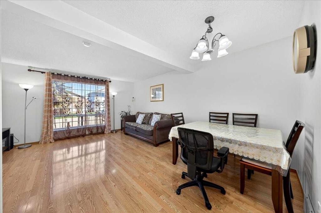 124 Martinwood Court Ne, Calgary, AB - Indoor
