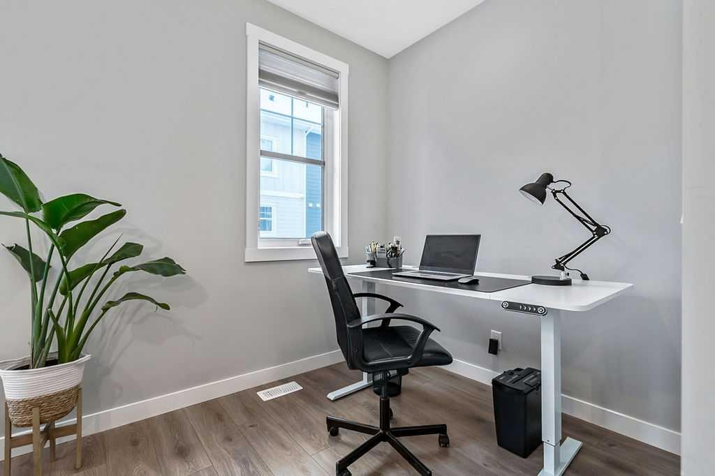 305 Cranbrook Walk Se, Calgary, AB - Indoor Photo Showing Office