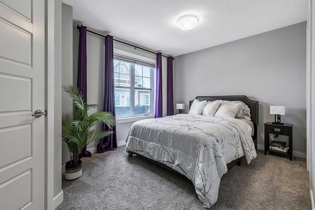 305 Cranbrook Walk Se, Calgary, AB - Indoor Photo Showing Bedroom