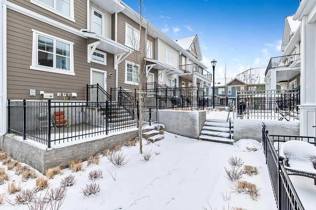305 Cranbrook Walk Se, Calgary, AB - Outdoor