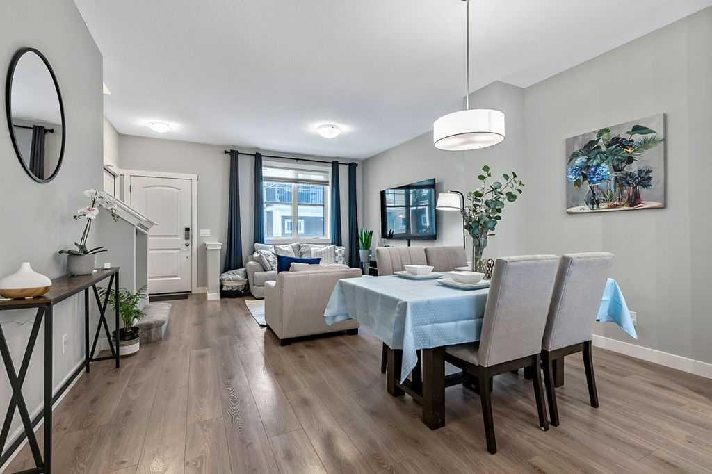 305 Cranbrook Walk Se, Calgary, AB - Indoor Photo Showing Dining Room