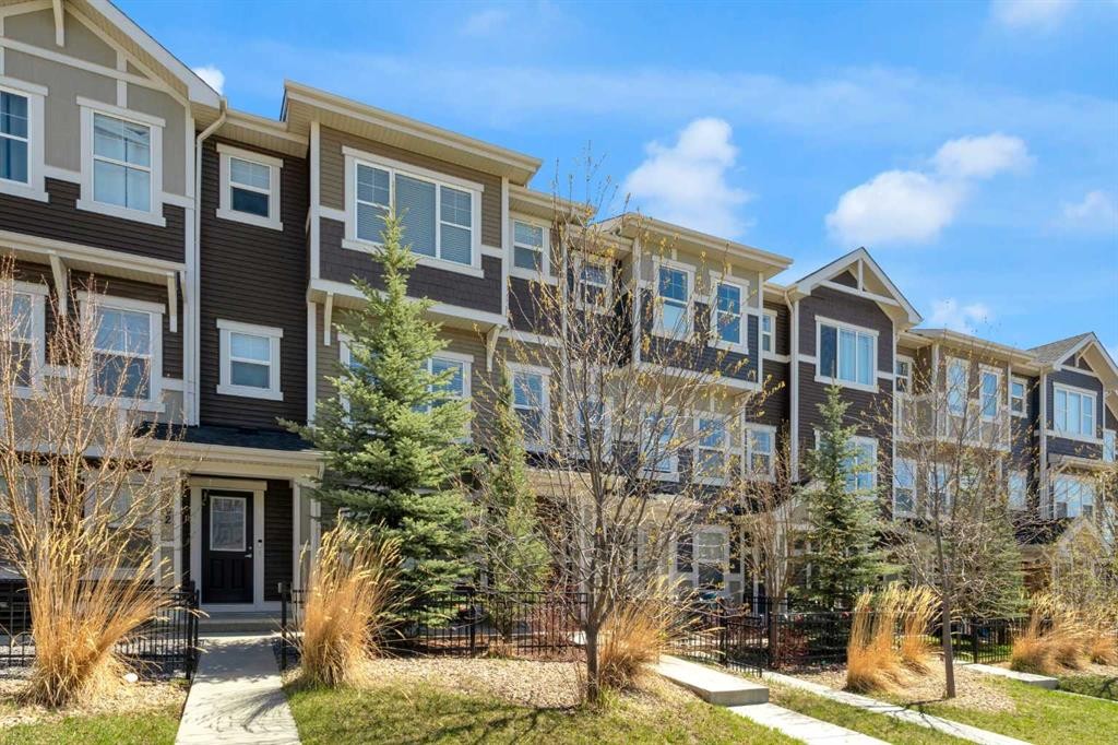 188 Sundown Road, Cochrane, AB - Outdoor With Facade