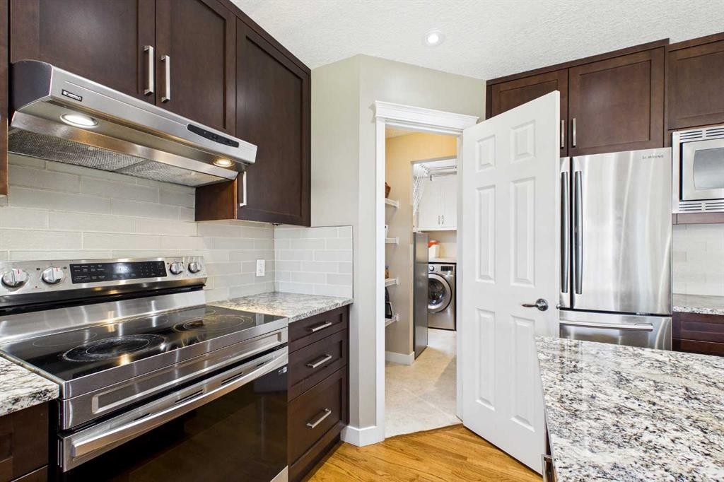 149 Tuscany Ravine Bay Nw, Calgary, AB - Indoor Photo Showing Kitchen With Upgraded Kitchen