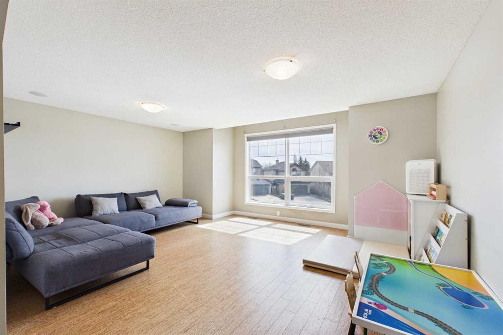 149 Tuscany Ravine Bay Nw, Calgary, AB - Indoor Photo Showing Living Room
