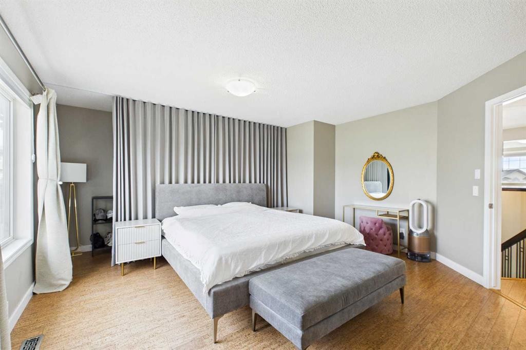 149 Tuscany Ravine Bay Nw, Calgary, AB - Indoor Photo Showing Bedroom