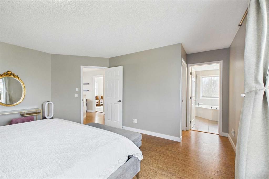 149 Tuscany Ravine Bay Nw, Calgary, AB - Indoor Photo Showing Bedroom