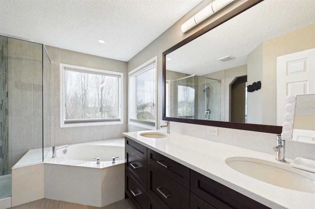 149 Tuscany Ravine Bay Nw, Calgary, AB - Indoor Photo Showing Bathroom