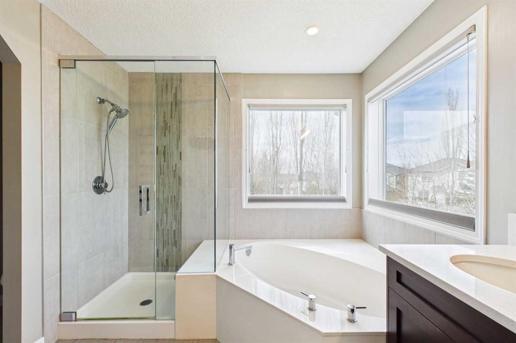 149 Tuscany Ravine Bay Nw, Calgary, AB - Indoor Photo Showing Bathroom