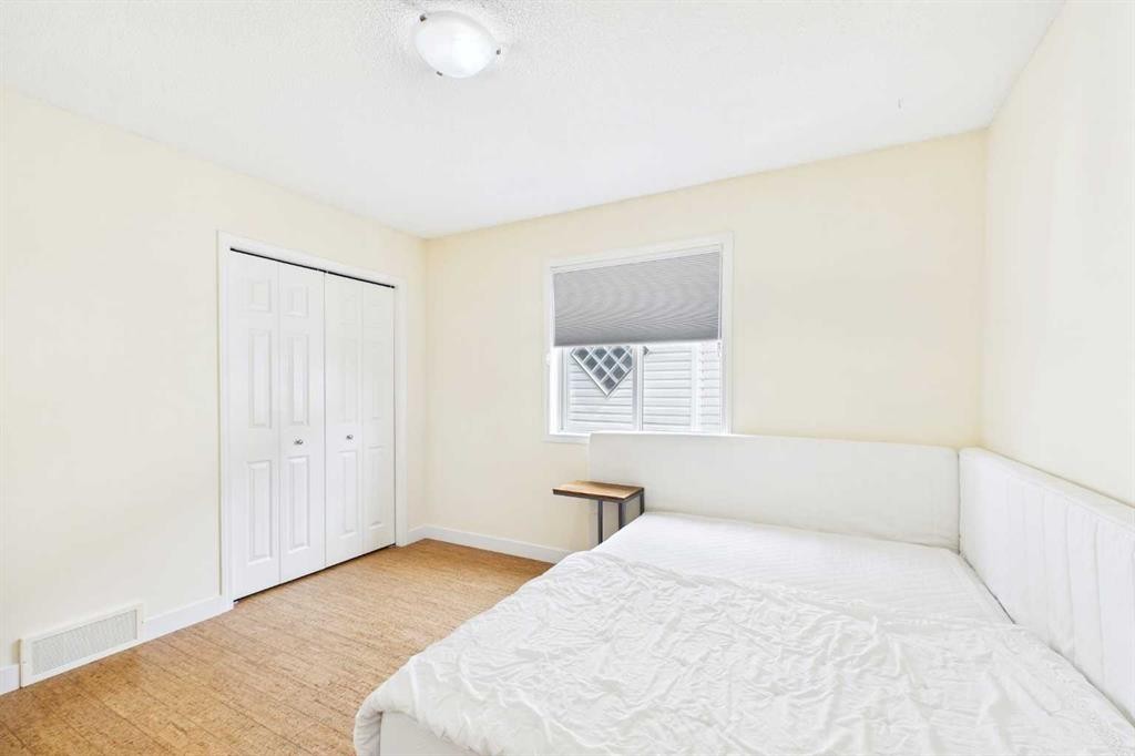 149 Tuscany Ravine Bay Nw, Calgary, AB - Indoor Photo Showing Bedroom