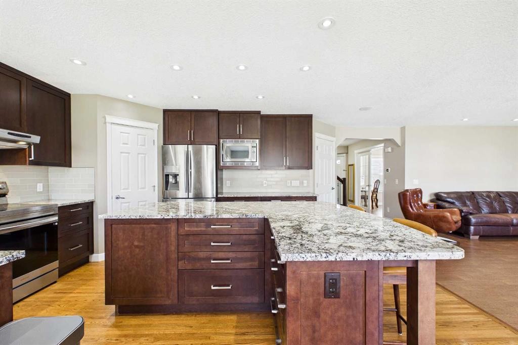 149 Tuscany Ravine Bay Nw, Calgary, AB - Indoor Photo Showing Kitchen