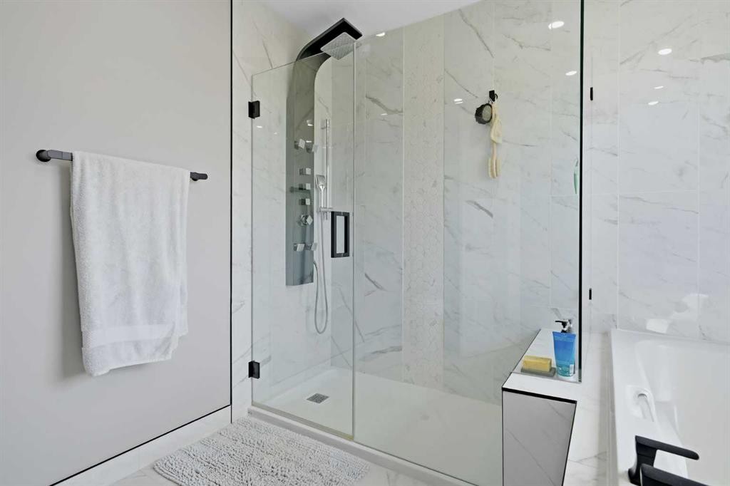 115 Everwoods Park Sw, Calgary, AB - Indoor Photo Showing Bathroom