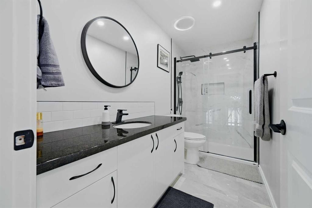 115 Everwoods Park Sw, Calgary, AB - Indoor Photo Showing Bathroom