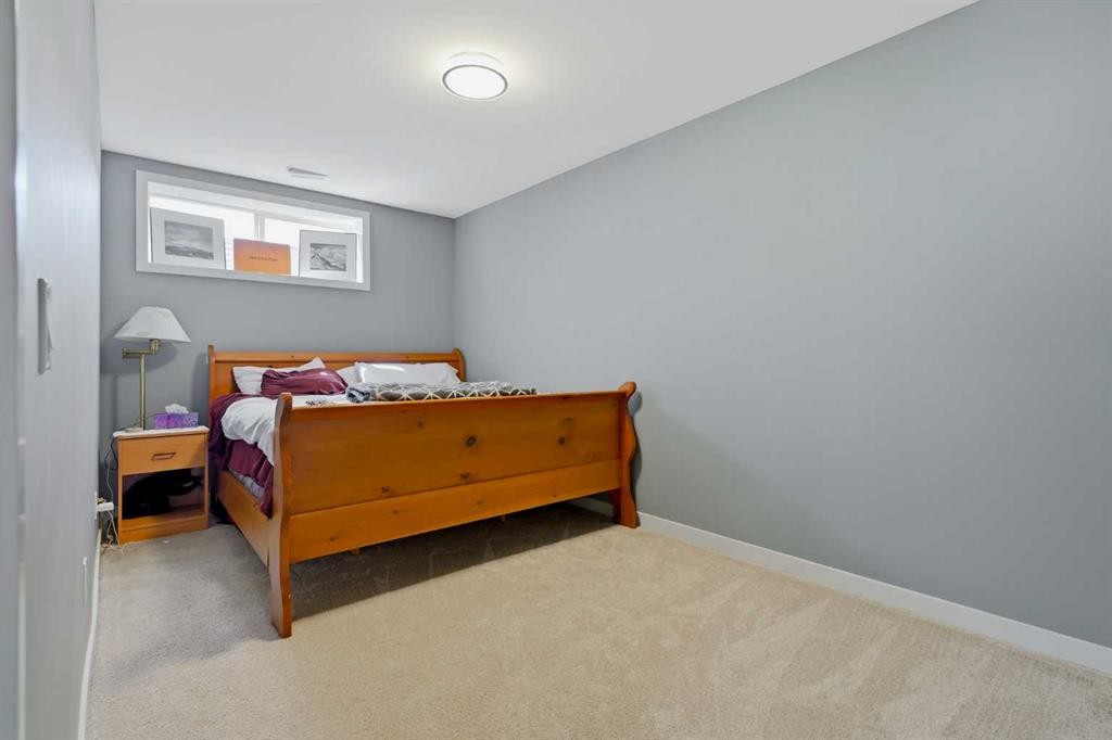 115 Everwoods Park Sw, Calgary, AB - Indoor Photo Showing Bedroom