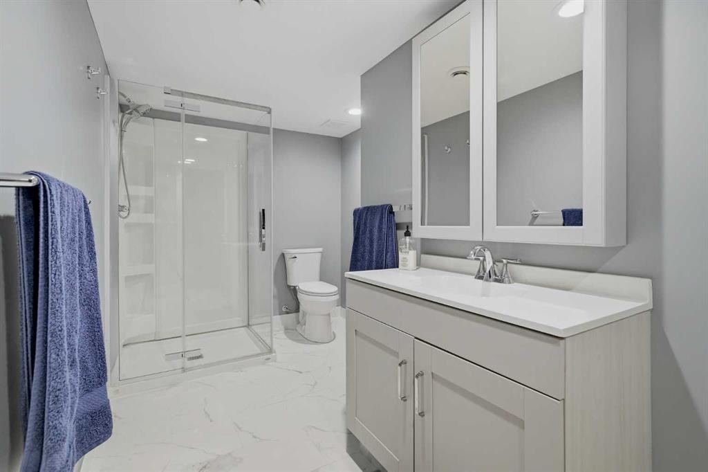 115 Everwoods Park Sw, Calgary, AB - Indoor Photo Showing Bathroom